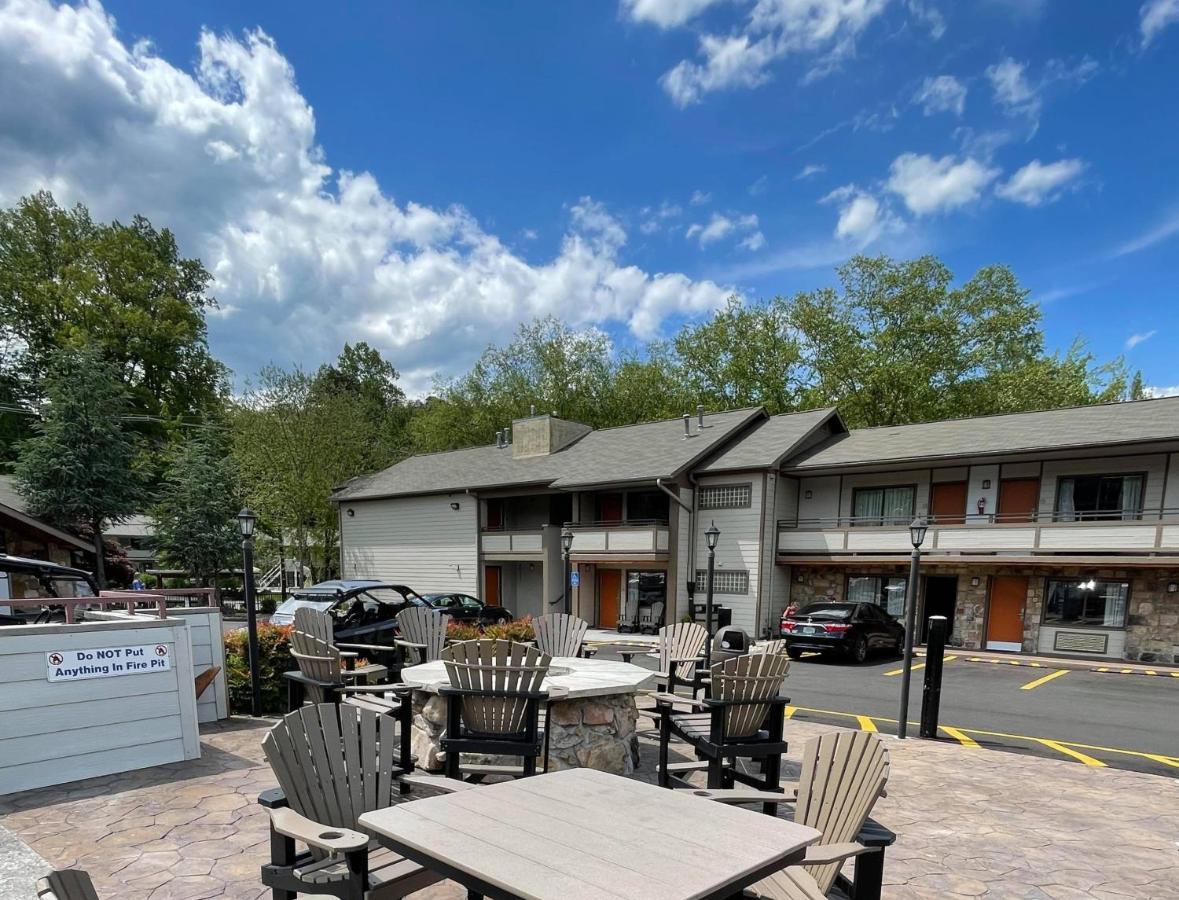 Howard Johnson By Wyndham Downtown Gatlinburg Esterno foto