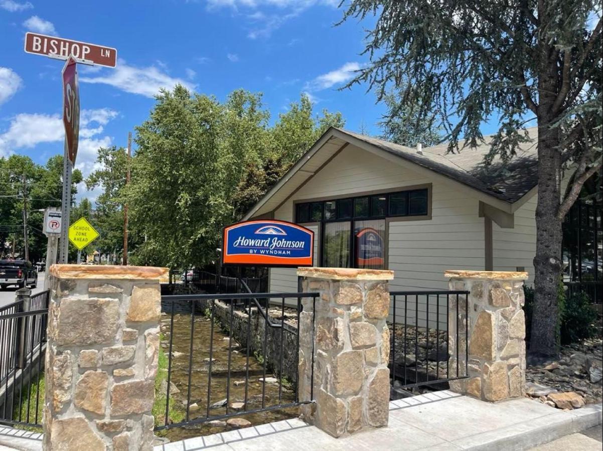 Howard Johnson By Wyndham Downtown Gatlinburg Esterno foto