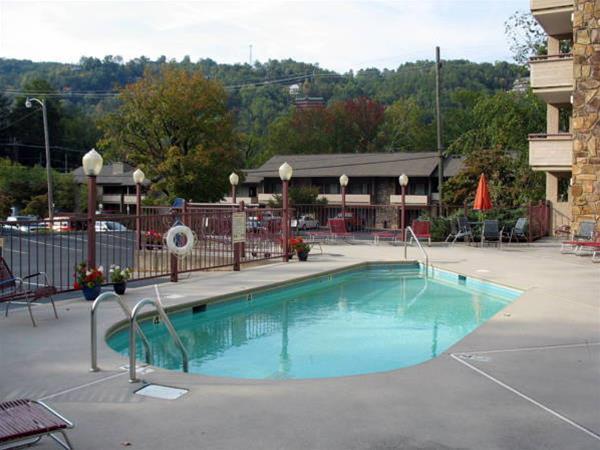Howard Johnson By Wyndham Downtown Gatlinburg Esterno foto