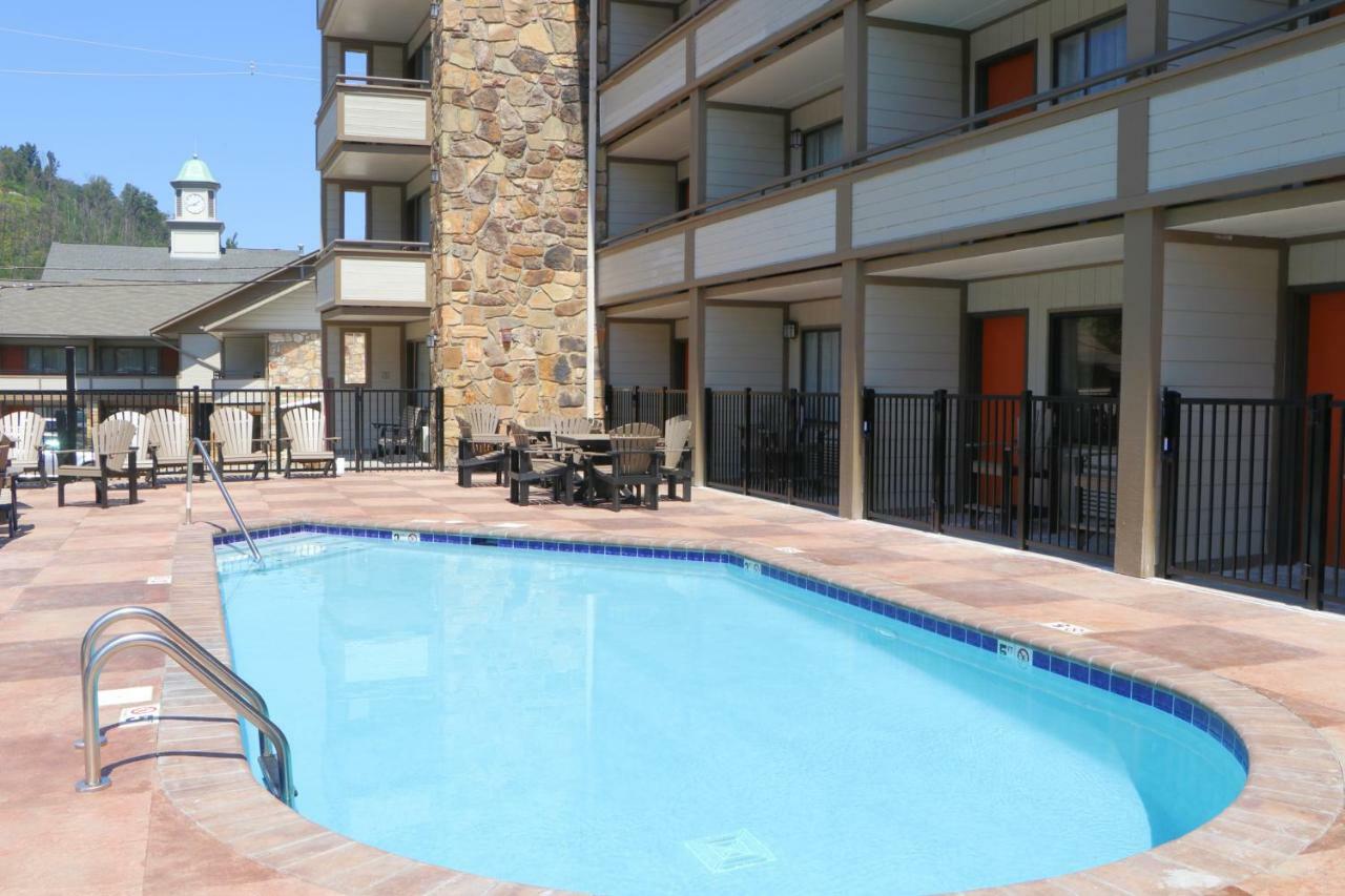 Howard Johnson By Wyndham Downtown Gatlinburg Esterno foto